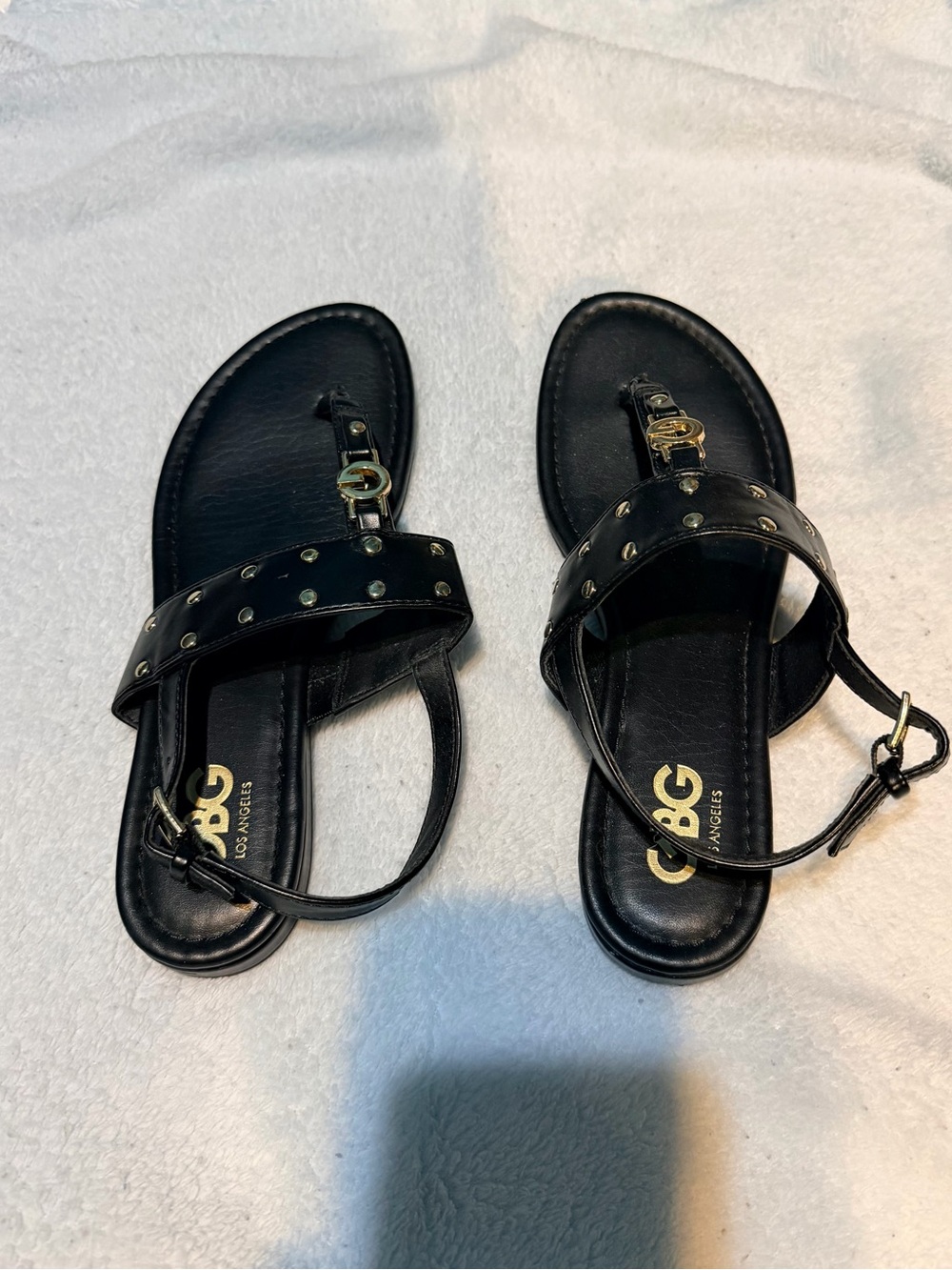 GBG Los Angeles Black Studded Thong Sandals – Women’s Size 9M